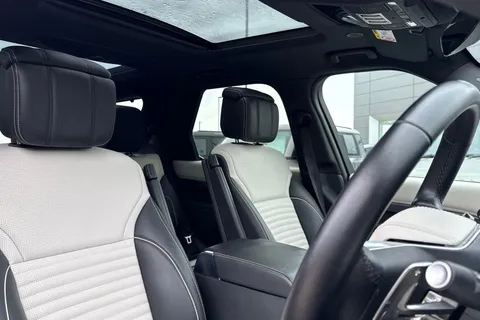 22 of 51 for Land Rover Discovery 3.0 D300 Metropolitan Edition 5dr