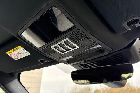 24 of 51 for Land Rover Discovery 3.0 D300 Metropolitan Edition 5dr