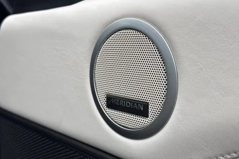 25 of 51 for Land Rover Discovery 3.0 D300 Metropolitan Edition 5dr