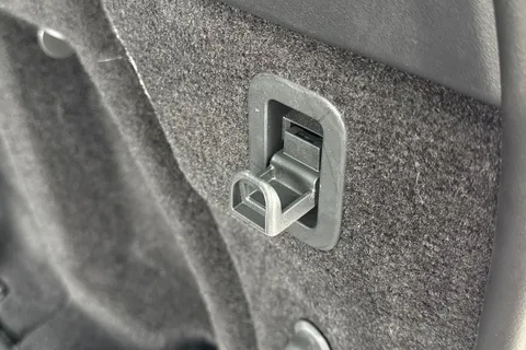 28 of 51 for Land Rover Discovery 3.0 D300 Metropolitan Edition 5dr