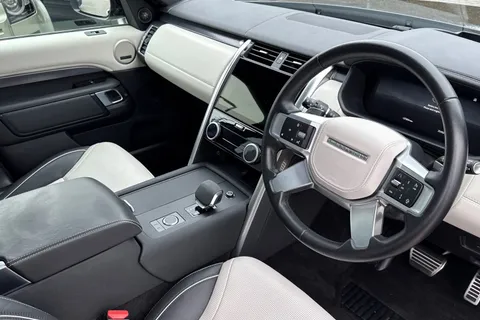 32 of 51 for Land Rover Discovery 3.0 D300 Metropolitan Edition 5dr