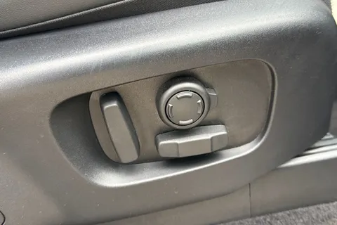 33 of 51 for Land Rover Discovery 3.0 D300 Metropolitan Edition 5dr