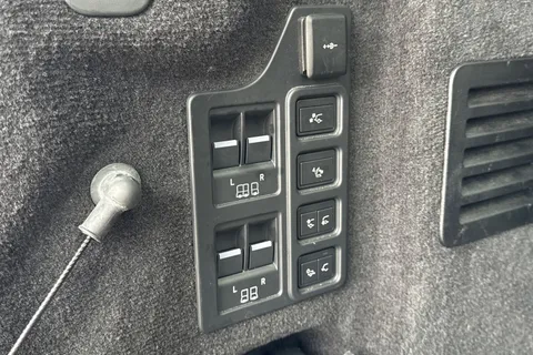 37 of 51 for Land Rover Discovery 3.0 D300 Metropolitan Edition 5dr