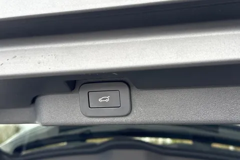 38 of 51 for Land Rover Discovery 3.0 D300 Metropolitan Edition 5dr