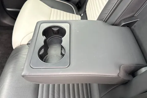 42 of 51 for Land Rover Discovery 3.0 D300 Metropolitan Edition 5dr