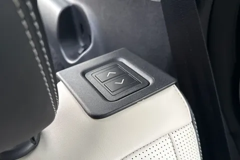 43 of 51 for Land Rover Discovery 3.0 D300 Metropolitan Edition 5dr