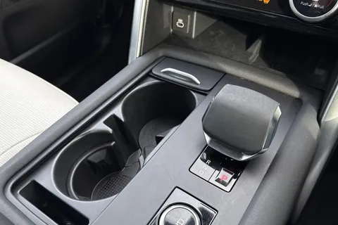 50 of 51 for Land Rover Discovery 3.0 D300 Metropolitan Edition 5dr