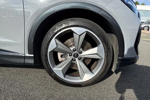 DK73LTE Audi Q4 e-tron Q4 Sportback Black Edition 45 e-tron  210,00 kW Thumbnail #10