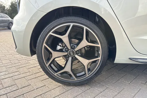  Audi A1 1.0 TFSI 30 Black Edition Sportback S Tronic Euro 6 (s/s) 5dr Thumbnail #12