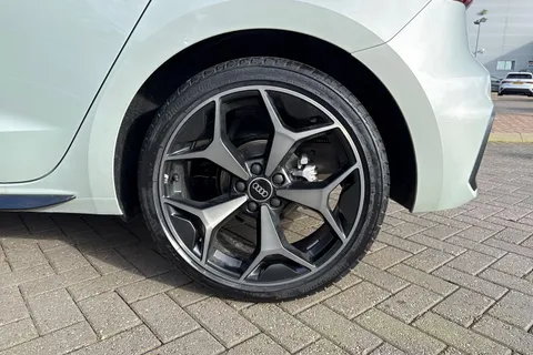 Audi A1 1.0 TFSI 30 Black Edition Sportback S Tronic Euro 6 (s/s) 5dr Thumbnail #13