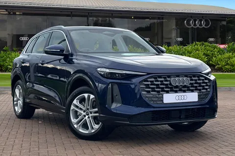  Audi Q5 2.0 TFSI Sport S Tronic quattro Euro 6 (s/s) 5dr Thumbnail #2