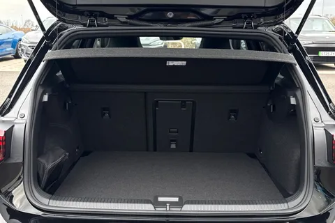 KP75LZL Volkswagen Golf 1.5 TSI 150 R-Line 5dr **PAN ROOF + WINTER PACK** Thumbnail #7