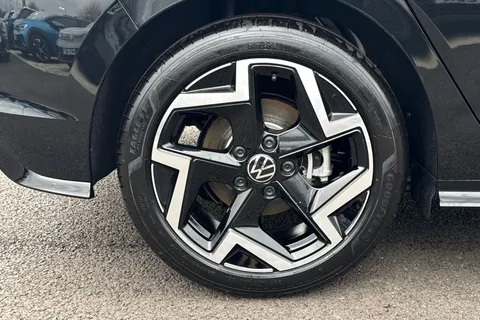 KP75LZL Volkswagen Golf 1.5 TSI 150 R-Line 5dr **PAN ROOF + WINTER PACK** Thumbnail #10