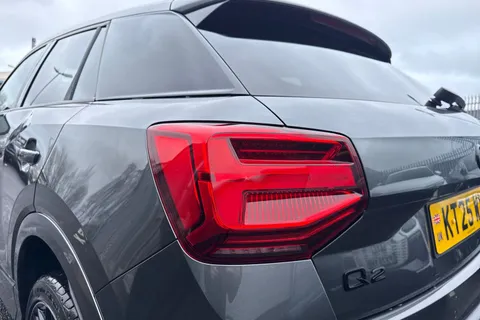 KT25WYZ Audi Q2 Black Edition 35 TFSI  150 PS S tronic Thumbnail #8