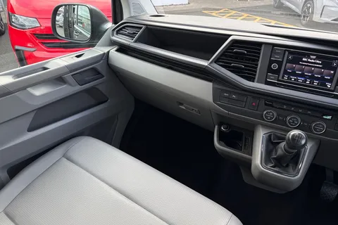 GL73BFK Volkswagen Transporter Shuttle 2.0 TDI 150PS SE Minibus 9 Seats Thumbnail #20