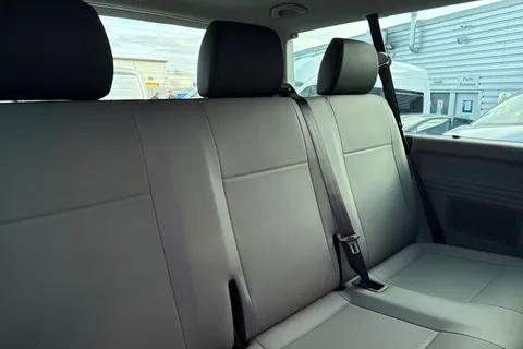 GL73BFK Volkswagen Transporter Shuttle 2.0 TDI 150PS SE Minibus 9 Seats Thumbnail #33