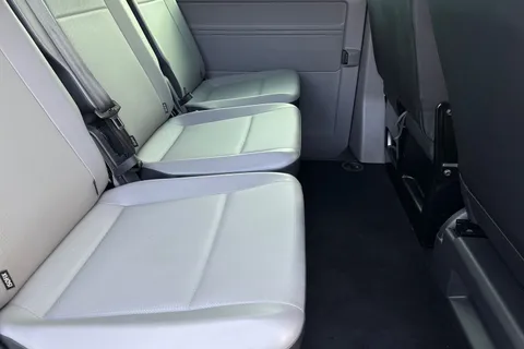 GL73BFK Volkswagen Transporter Shuttle 2.0 TDI 150PS SE Minibus 9 Seats Thumbnail #35