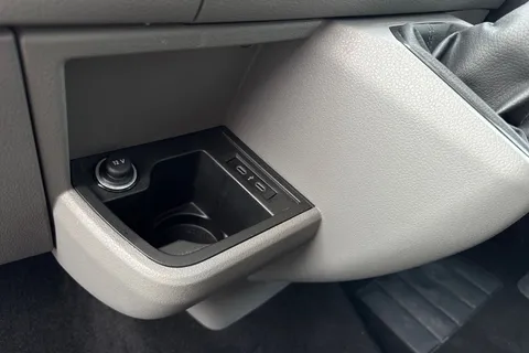 GL73BFK Volkswagen Transporter Shuttle 2.0 TDI 150PS SE Minibus 9 Seats Thumbnail #41