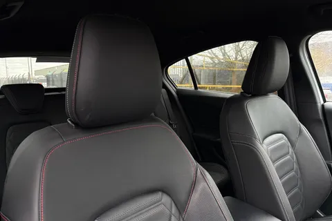 MH73CUJ Ford Focus 1.0T EcoBoost MHEV ST-Line X DCT Euro 6 (s/s) 5dr Thumbnail #24