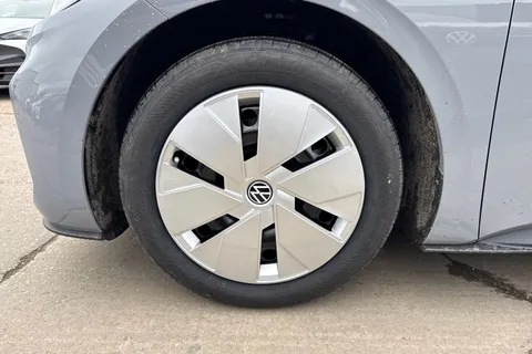  Volkswagen ID.3 Pro 59kWh Essential Auto 5dr Thumbnail #10