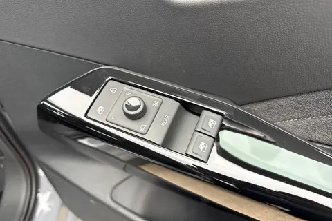  Volkswagen ID.3 Pro 59kWh Essential Auto 5dr Thumbnail #21