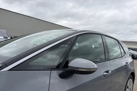  Volkswagen ID.3 Pro 59kWh Essential Auto 5dr Thumbnail #26