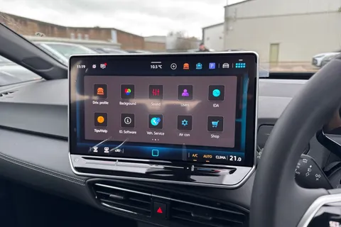  Volkswagen ID.3 Pro 59kWh Essential Auto 5dr Thumbnail #35