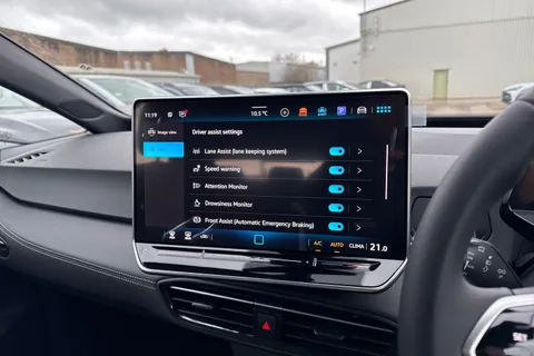  Volkswagen ID.3 Pro 59kWh Essential Auto 5dr Thumbnail #39