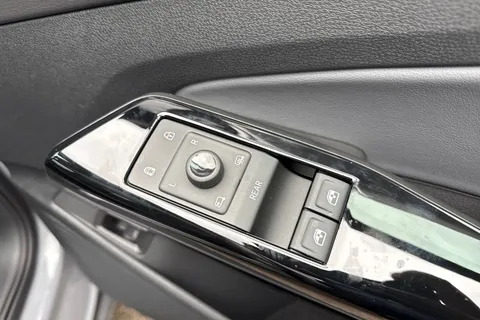 Volkswagen ID.4 Pro 77kWh Black Edition Auto 5dr Thumbnail #21