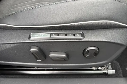 Volkswagen ID.4 Pro 77kWh Black Edition Auto 5dr Thumbnail #33