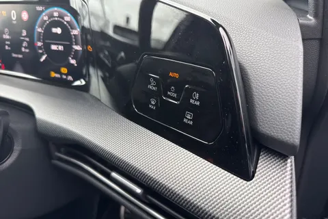  Volkswagen Golf 2.0 TDI Black Edition DSG Euro 6 (s/s) 5dr Thumbnail #37