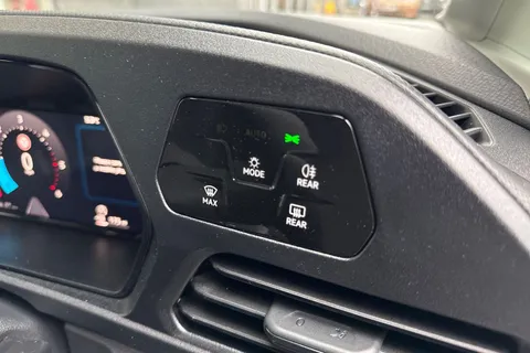 PN75NGG Volkswagen Caddy 2.0 TDI 102PS Commerce Plus Van [Tech Pack] Thumbnail #27