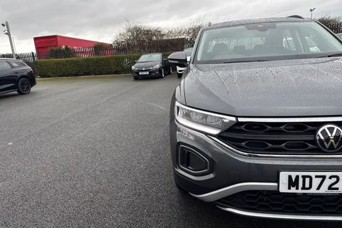 MD72BZV Volkswagen T-Roc 1.5 TSI Life DSG Euro 6 (s/s) 5dr Thumbnail #26
