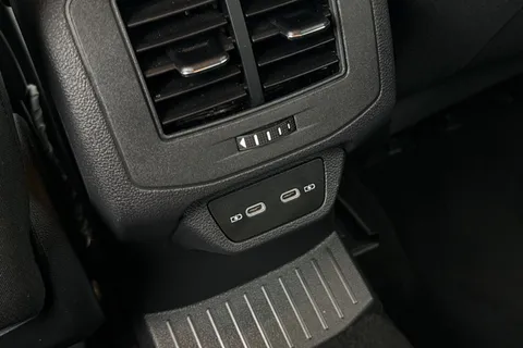 MD72BZV Volkswagen T-Roc 1.5 TSI Life DSG Euro 6 (s/s) 5dr Thumbnail #38