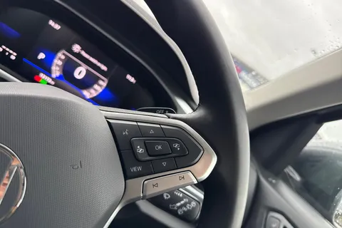 MD72BZV Volkswagen T-Roc 1.5 TSI Life DSG Euro 6 (s/s) 5dr Thumbnail #40