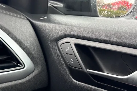 MD72BZV Volkswagen T-Roc 1.5 TSI Life DSG Euro 6 (s/s) 5dr Thumbnail #42