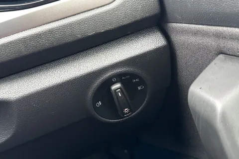 MD72BZV Volkswagen T-Roc 1.5 TSI Life DSG Euro 6 (s/s) 5dr Thumbnail #43