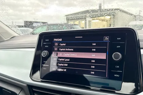 MD72BZV Volkswagen T-Roc 1.5 TSI Life DSG Euro 6 (s/s) 5dr Thumbnail #46