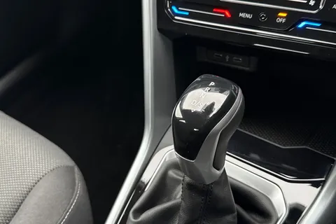 MD72BZV Volkswagen T-Roc 1.5 TSI Life DSG Euro 6 (s/s) 5dr Thumbnail #54