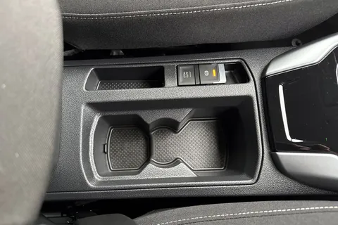 MD72BZV Volkswagen T-Roc 1.5 TSI Life DSG Euro 6 (s/s) 5dr Thumbnail #56