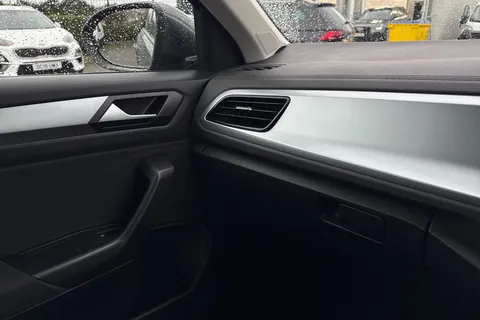 MD72BZV Volkswagen T-Roc 1.5 TSI Life DSG Euro 6 (s/s) 5dr Thumbnail #60