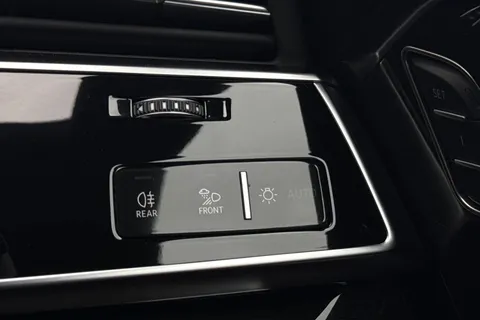  Audi Q8 3.0 TDI V6 Black Edition Tiptronic quattro Euro 6 (s/s) 5dr Thumbnail #44