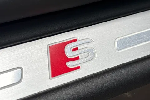  Audi Q8 3.0 TDI V6 Black Edition Tiptronic quattro Euro 6 (s/s) 5dr Thumbnail #57