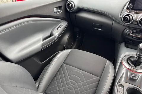 EA69UMU Nissan Juke 1.0 DIG-T Tekna Euro 6 (s/s) 5dr Thumbnail #16