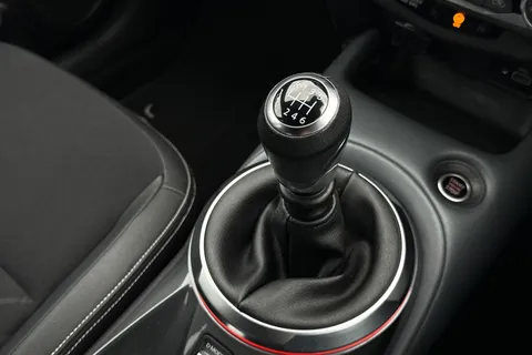 EA69UMU Nissan Juke 1.0 DIG-T Tekna Euro 6 (s/s) 5dr Thumbnail #21