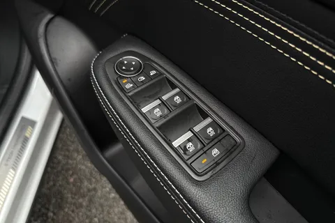 BK72ZXM Renault Arkana 1.6 E-TECH E-Tech engineered Auto 2WD Euro 6 (s/s) 5dr Thumbnail #19