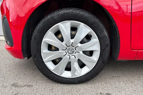 12 of 64 for PEUGEOT 108 1.0 Active Euro 6 5dr