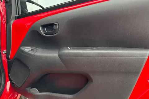 21 of 64 for PEUGEOT 108 1.0 Active Euro 6 5dr