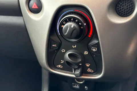 22 of 64 for PEUGEOT 108 1.0 Active Euro 6 5dr