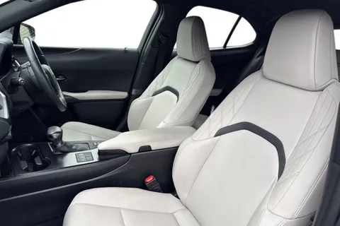 KP23VZJ Lexus Ux 2.0 250h F Sport Design E-CVT Euro 6 (s/s) 5dr Thumbnail #17